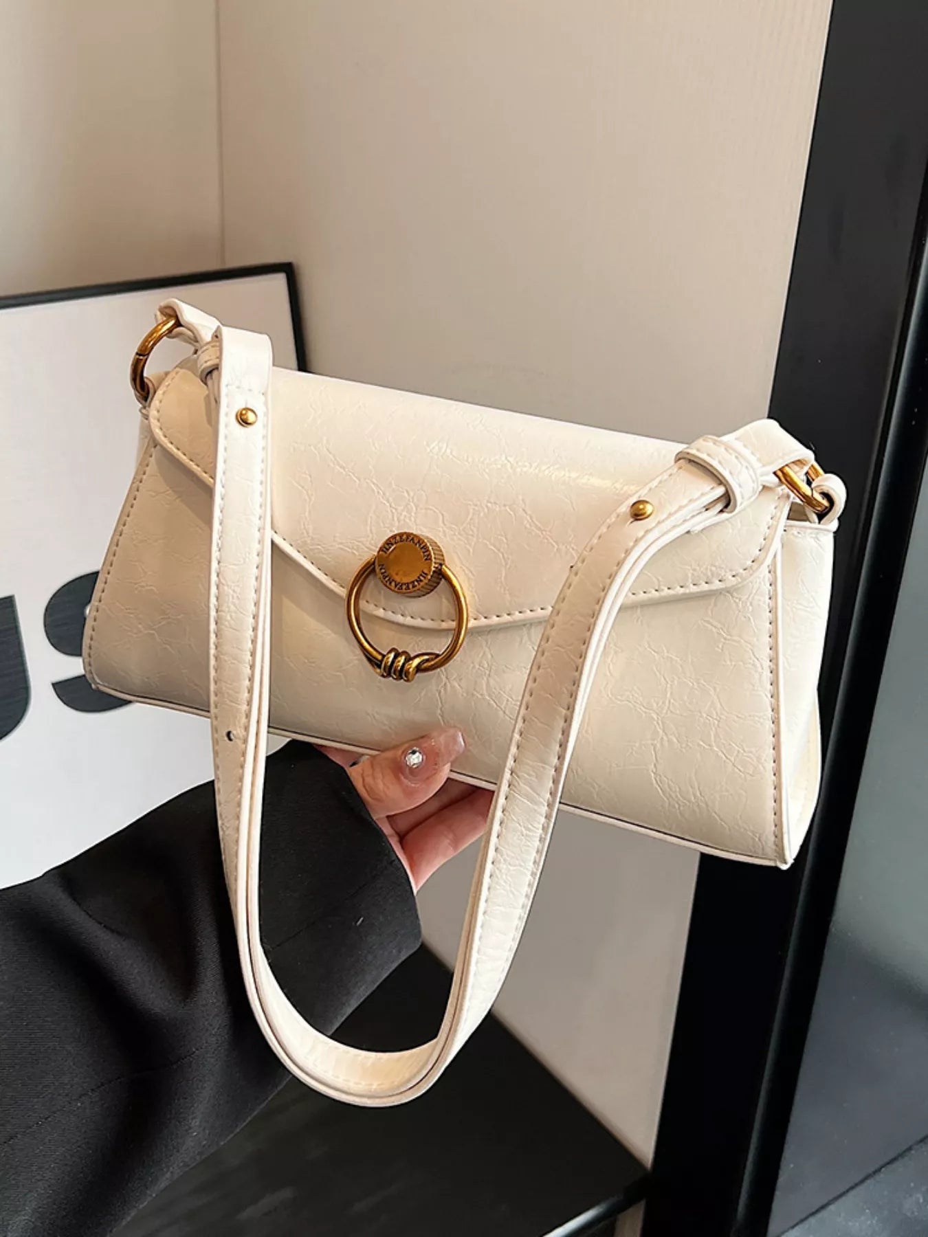 Retro Ring Decor Shoulder Bag