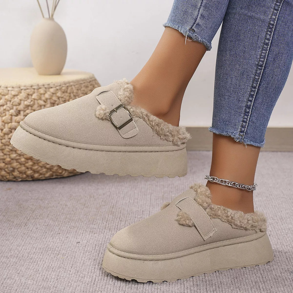 Round Toe Platform Slippers