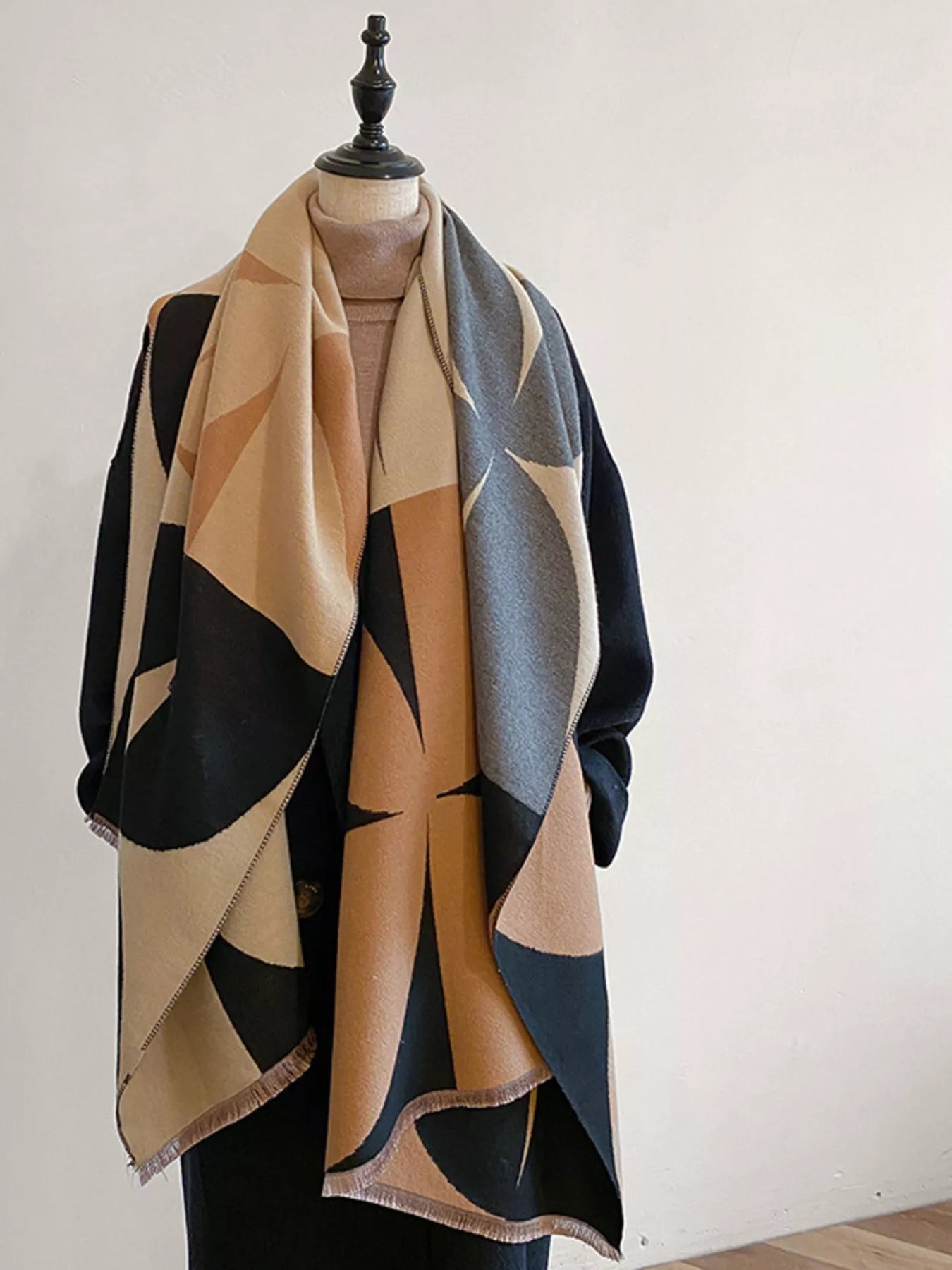 Contrast Raw Hem Scarf